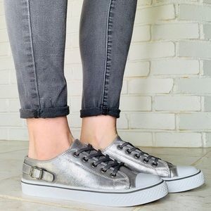 Versona Metallic Silver Vegan Low Top Rubber Toe Lace Up Casual Sneaker Women 9